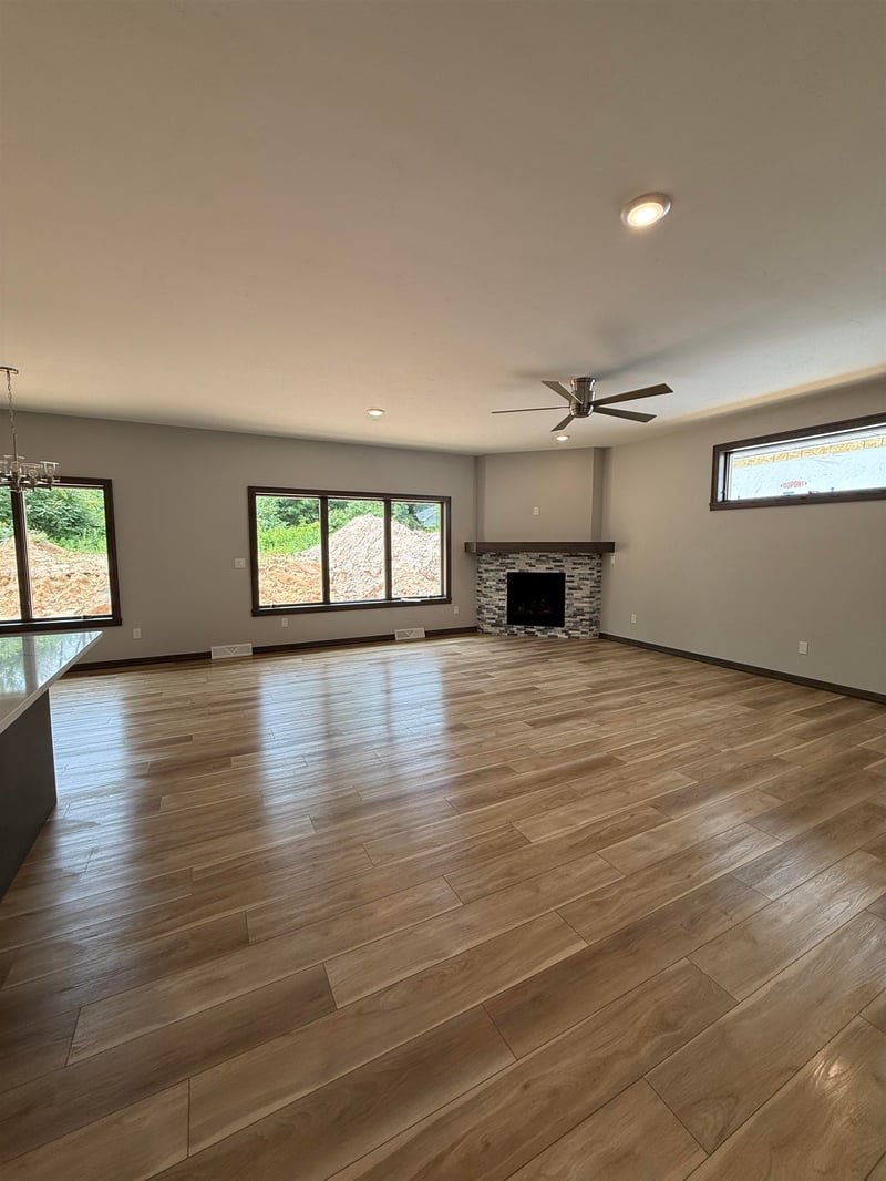 2607 Zen Way, Suamico, WI 54313