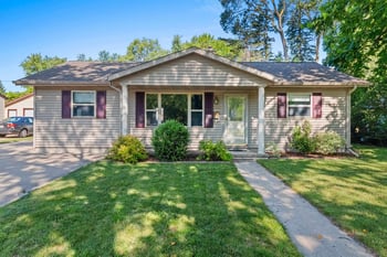 542 Clover Ln, Green Bay, WI 54301