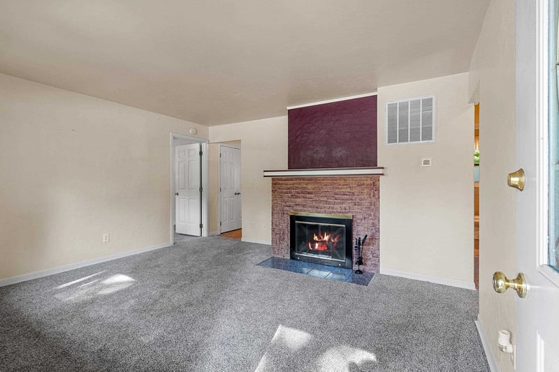 542 Clover Ln, Green Bay, WI 54301