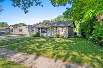 542 Clover Ln, Green Bay, WI 54301