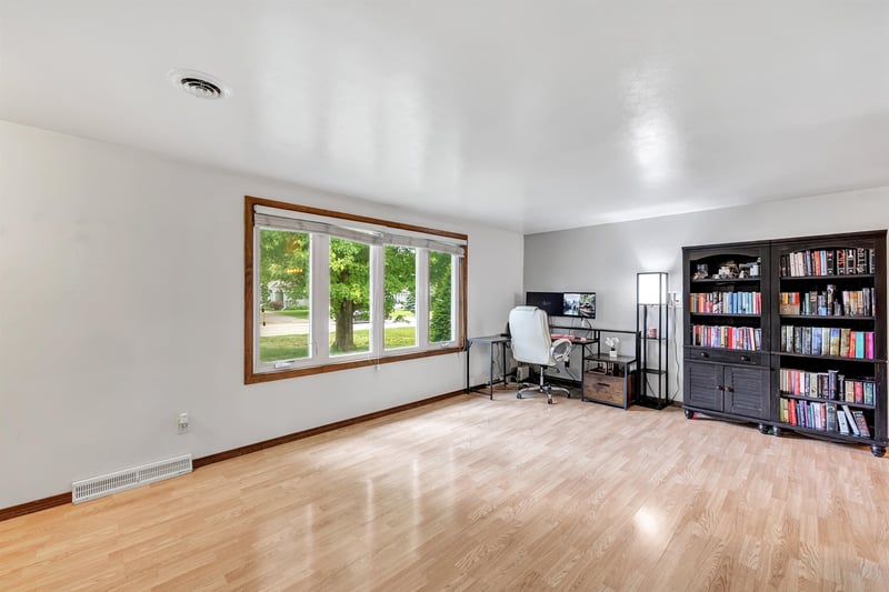1863 Lenwood Ave, Green Bay, WI 54303-6305
