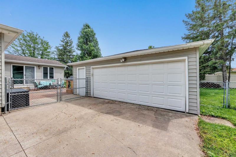 1863 Lenwood Ave, Green Bay, WI 54303-6305