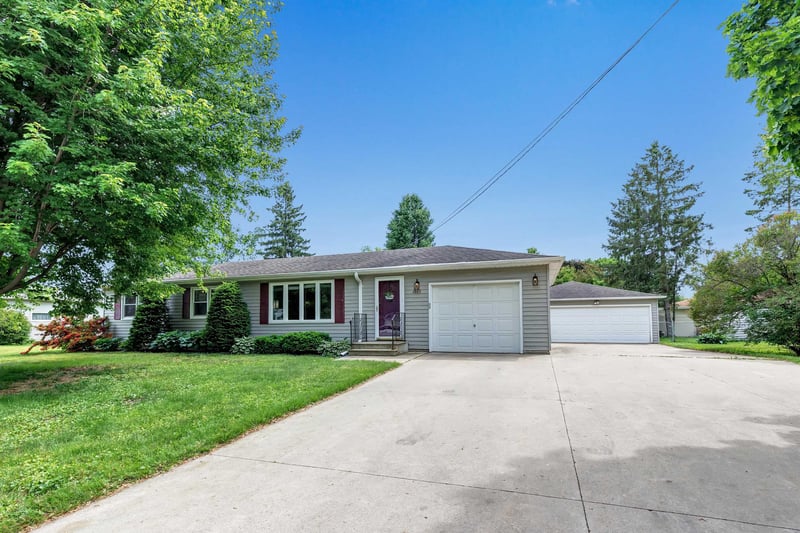 1863 Lenwood Ave, Green Bay, WI 54303-6305