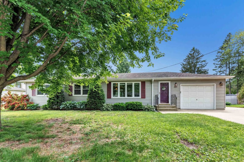 1863 Lenwood Ave, Green Bay, WI 54303-6305