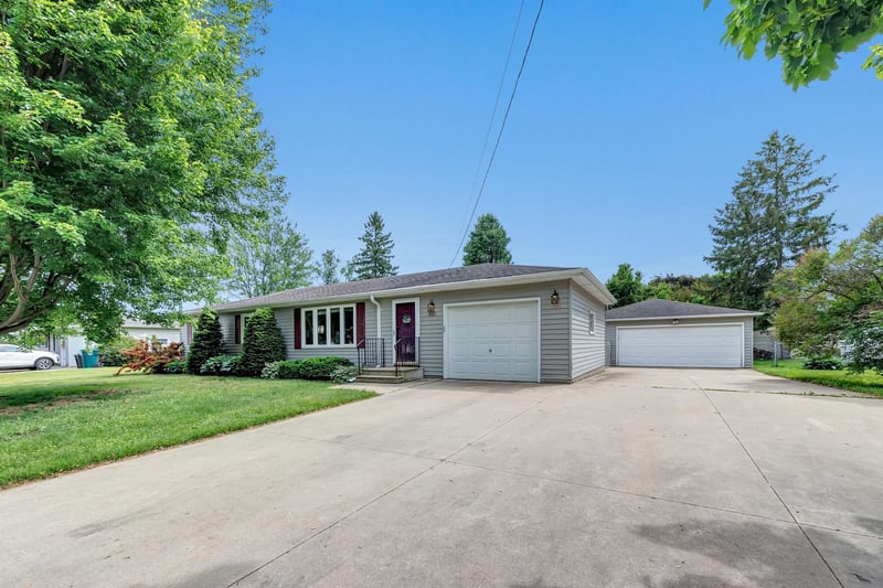 1863 Lenwood Ave, Green Bay, WI 54303-6305