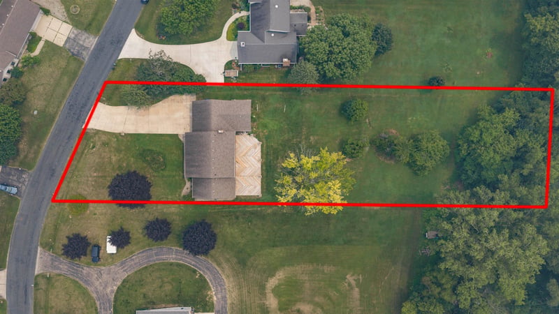 W2855 Schmalz Cir, Appleton, WI 54915