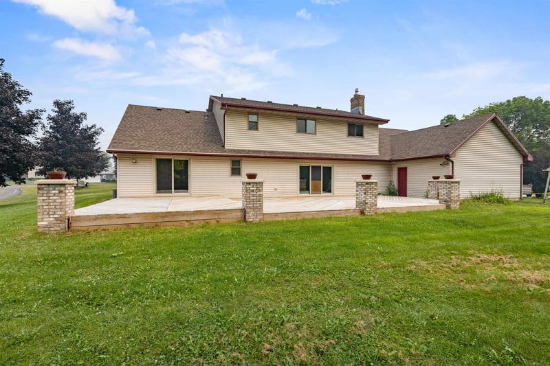 W2855 Schmalz Cir, Appleton, WI 54915