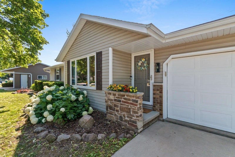 3008 Gilbert Dr, Green Bay, WI 54311
