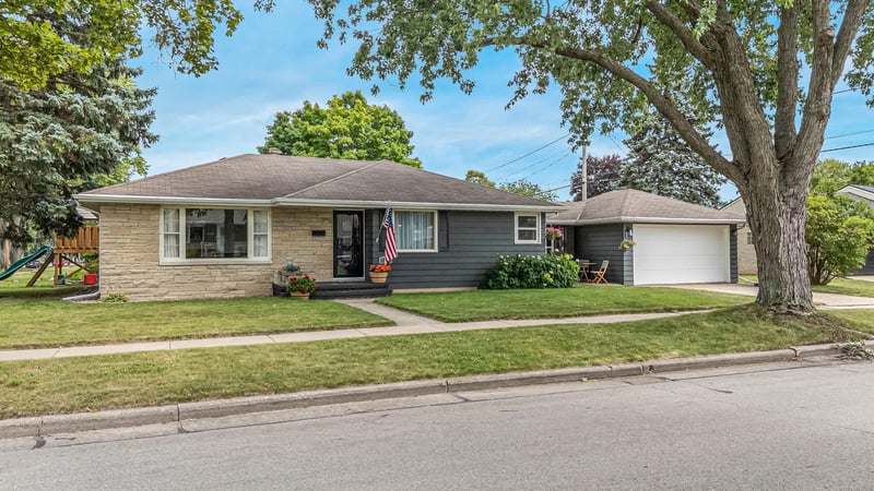 2218 Mcdonald St, Appleton, WI 54911