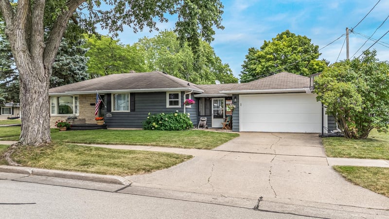 2218 Mcdonald St, Appleton, WI 54911