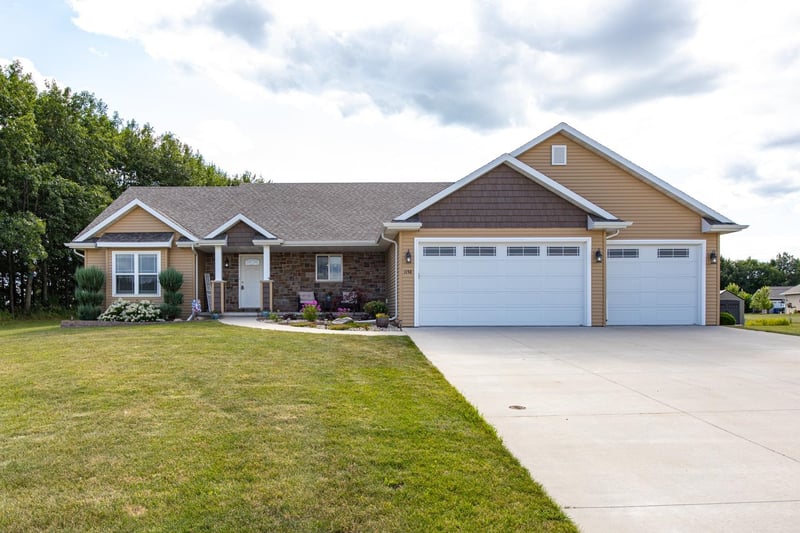 1158 Black Oak Ct, Hortonville, WI 54944