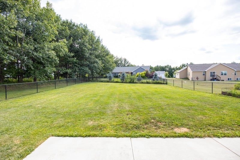 1158 Black Oak Ct, Hortonville, WI 54944