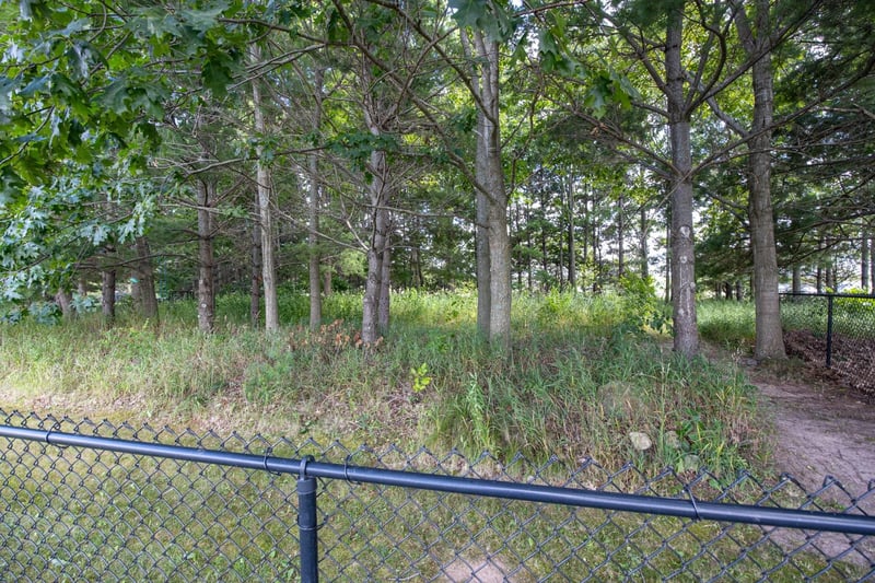 1158 Black Oak Ct, Hortonville, WI 54944
