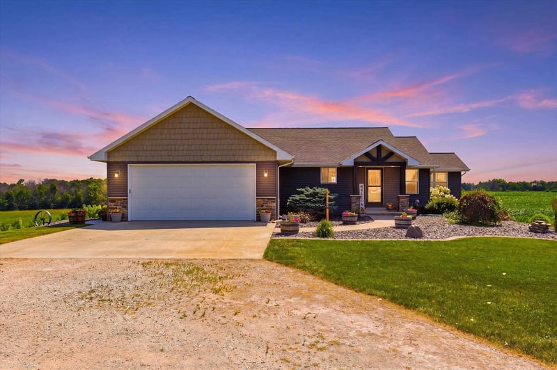 N3856 Birchwood Rd, Kewaunee, WI 54216