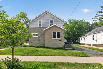 1129 W New York Ave, Oshkosh, WI 54901