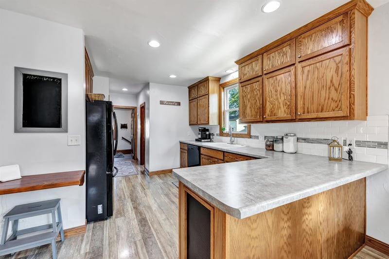 705 Main St, Seymour, WI 54165