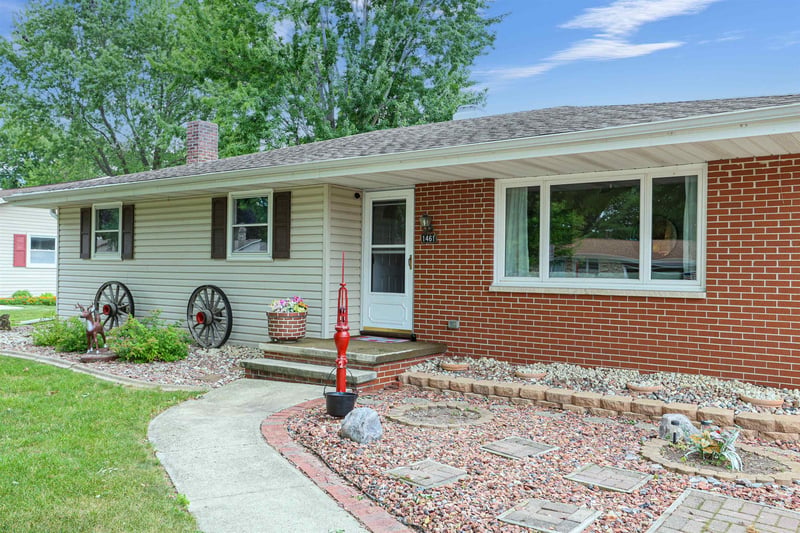 1461 Home Ave, Menasha, WI 54952