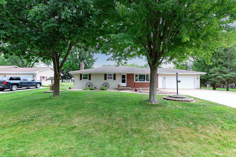 1461 Home Ave, Menasha, WI 54952
