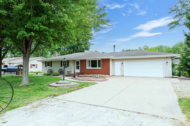 1461 Home Ave, Menasha, WI 54952