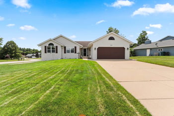 2821 Friendly Cir, Green Bay, WI 54313