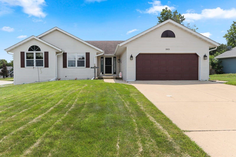 2821 Friendly Cir, Green Bay, WI 54313