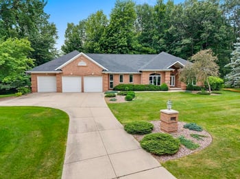 2060 Muirwood Ct, Green Bay, WI 54313-4544