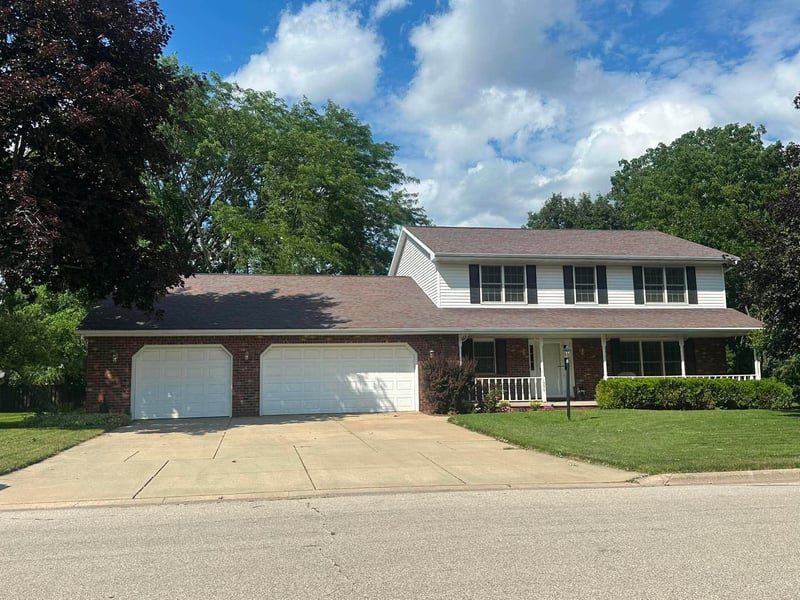 1350 Finch Ln, Green Bay, WI 54313-6400
