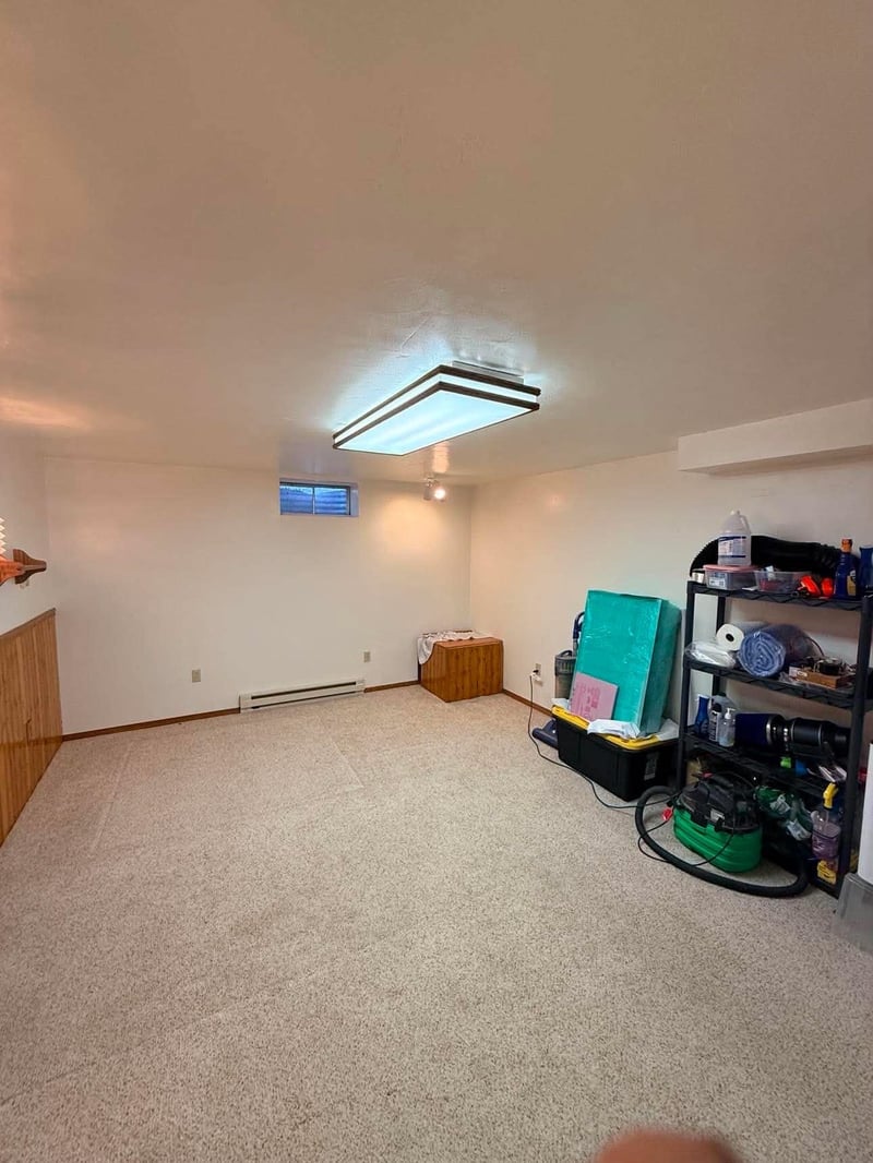 1350 Finch Ln, Green Bay, WI 54313-6400