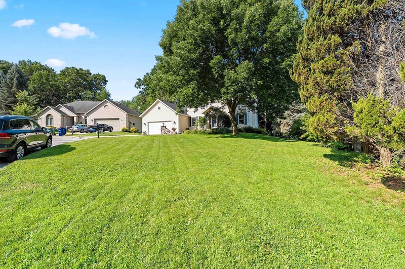 1015 Mt Blanc Ct, Green Bay, WI 54311-5893