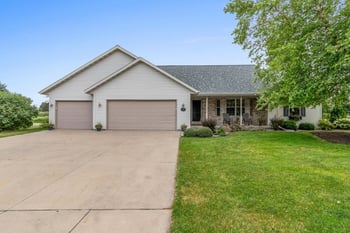 1717 Emerald Dr, Green Bay, WI 54311-5046