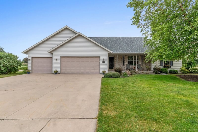 1717 Emerald Dr, Green Bay, WI 54311-5046