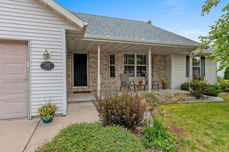 1717 Emerald Dr, Green Bay, WI 54311-5046