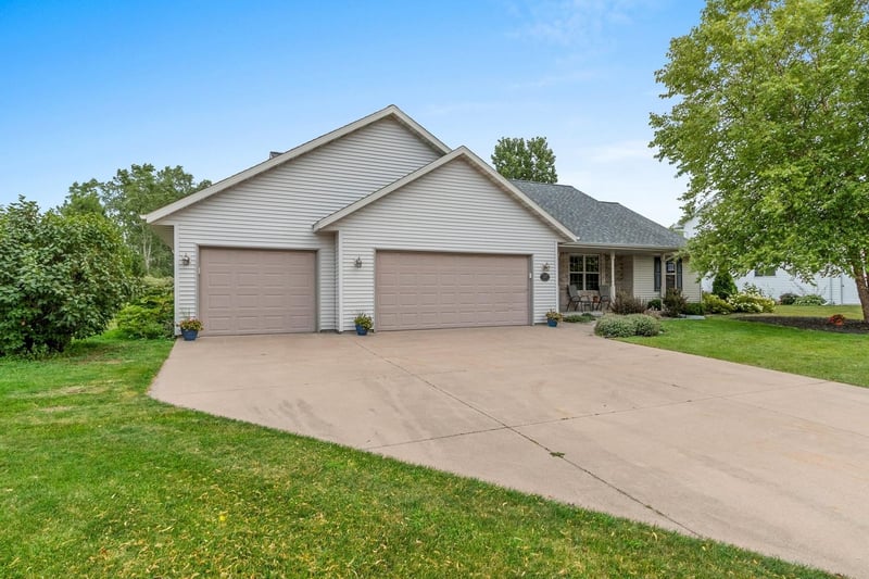 1717 Emerald Dr, Green Bay, WI 54311-5046