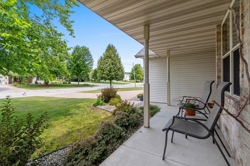 1717 Emerald Dr, Green Bay, WI 54311-5046