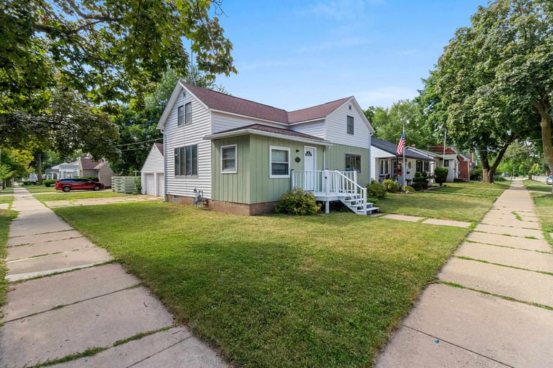 1203 Gillett St, Appleton, WI 54914