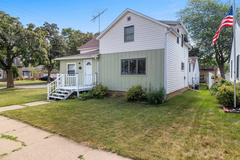 1203 Gillett St, Appleton, WI 54914