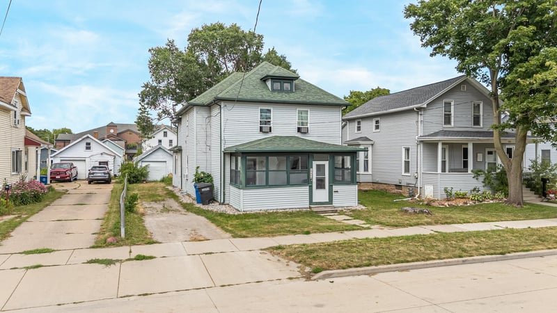 246 W 12th Ave, Oshkosh, WI 54902