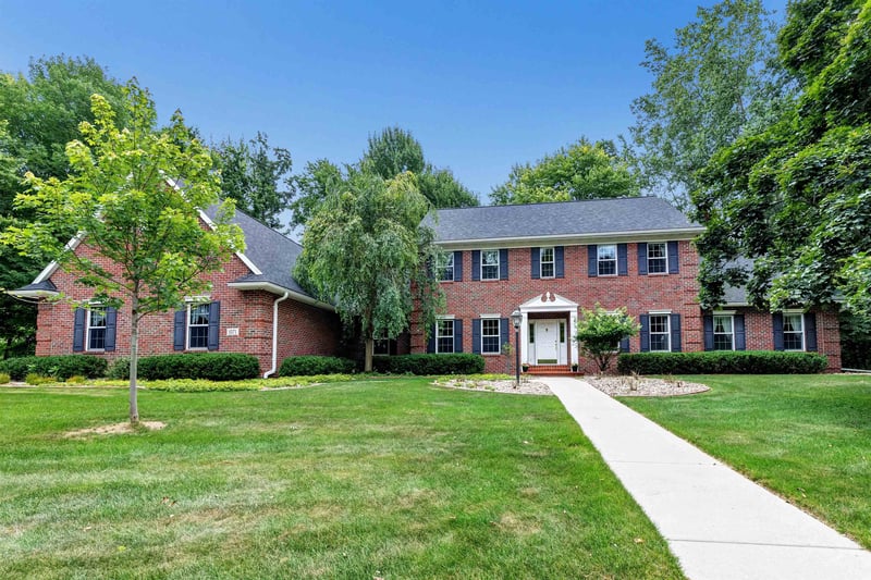 1071 Thornberry Creek Dr, Hobart, WI 54155-8618