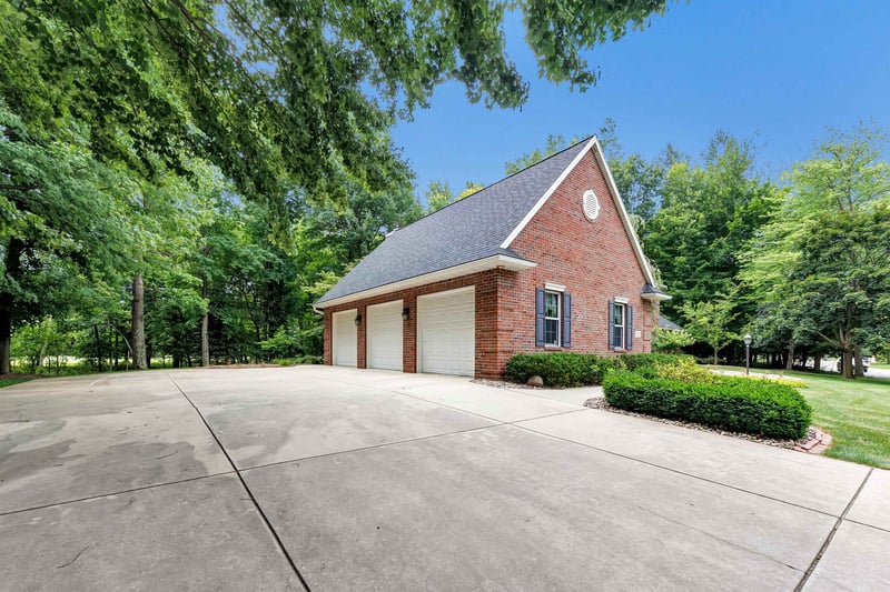 1071 Thornberry Creek Dr, Hobart, WI 54155-8618