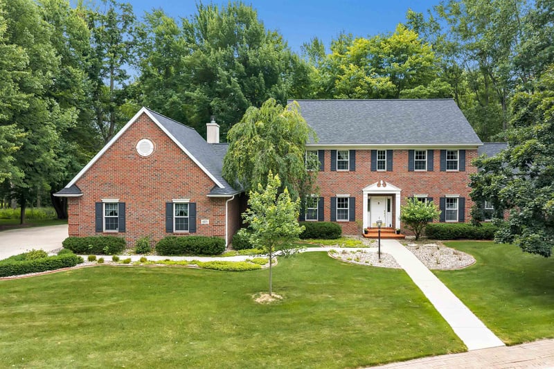 1071 Thornberry Creek Dr, Hobart, WI 54155-8618