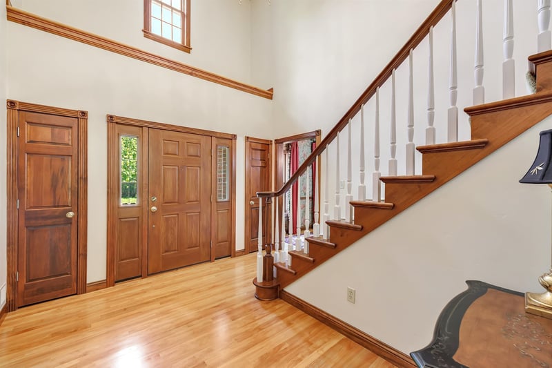 1071 Thornberry Creek Dr, Hobart, WI 54155-8618