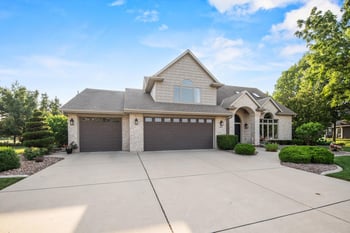 2920 Circle Oaks Ln, Green Bay, WI 54313-6170