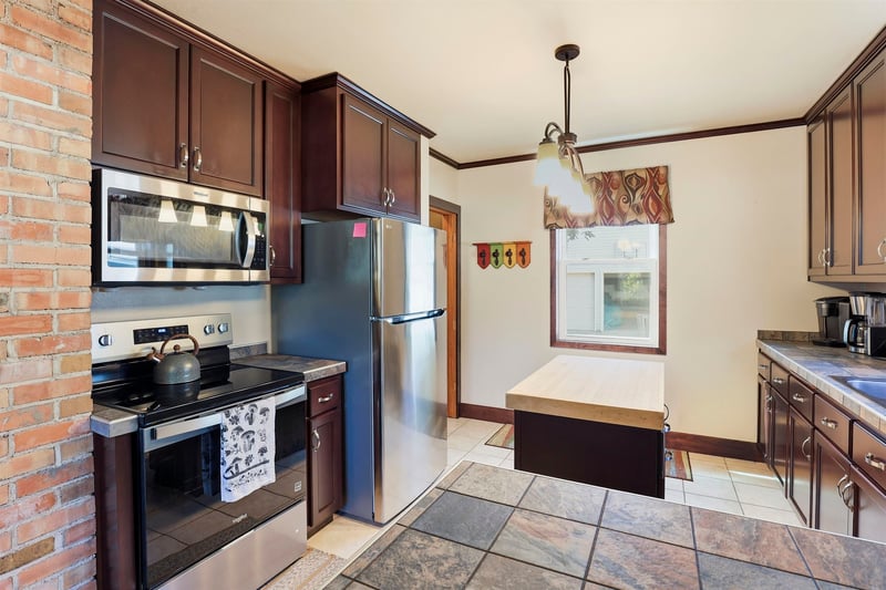 709 2nd St, Menasha, WI 54952