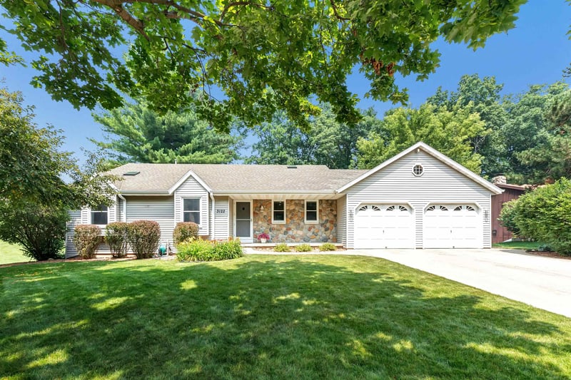 3122 Birdie Ct, Green Bay, WI 54313