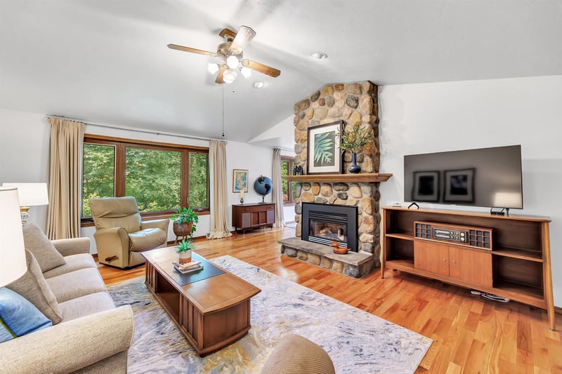 3122 Birdie Ct, Green Bay, WI 54313