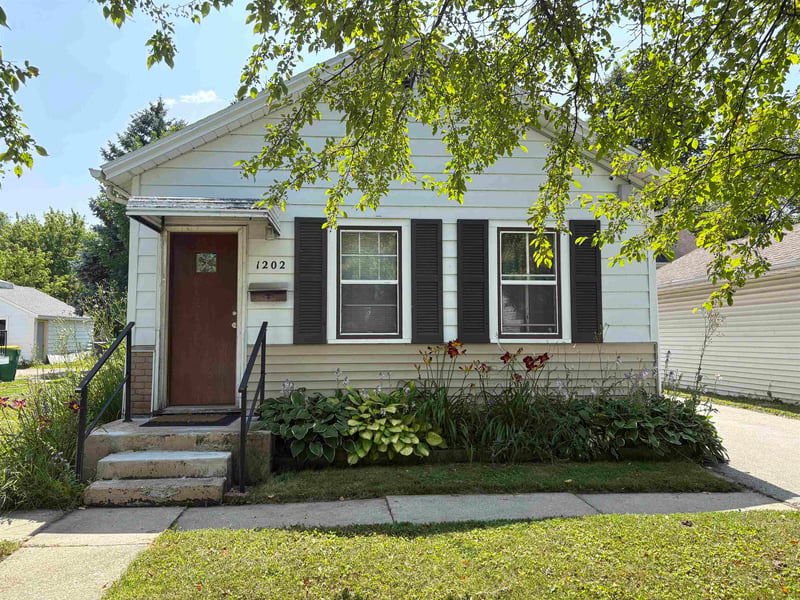 1202 Stuart St, Green Bay, WI 54301