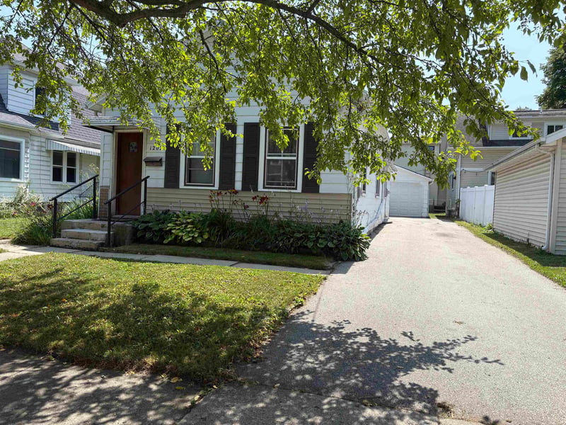 1202 Stuart St, Green Bay, WI 54301