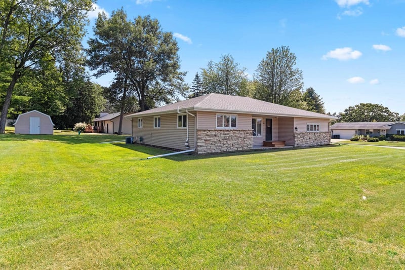 802 Ridlington Ave, Shawano, WI 54166