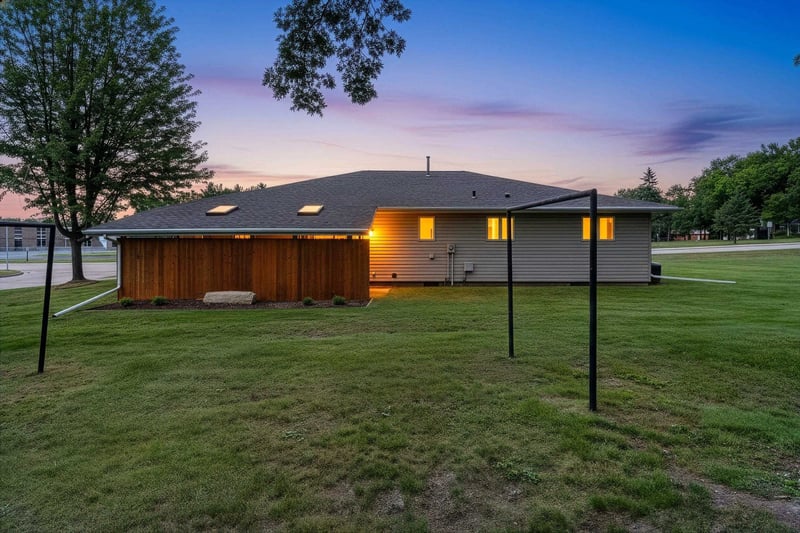 802 Ridlington Ave, Shawano, WI 54166