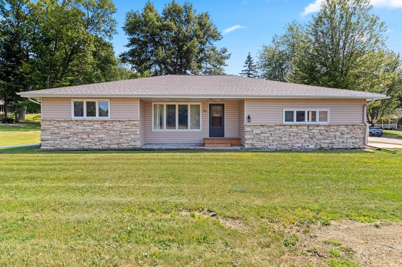802 Ridlington Ave, Shawano, WI 54166